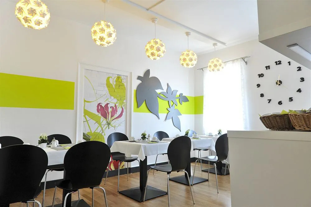 Hotel CampusZwei Komfortable Doppelzimmer & Apartments mit Küche Zentral in Ludwigsburg ideal für Business & Langzeitaufenthalte 24h Check in Kinder bis 14 Jahre übernachten kostenlos
