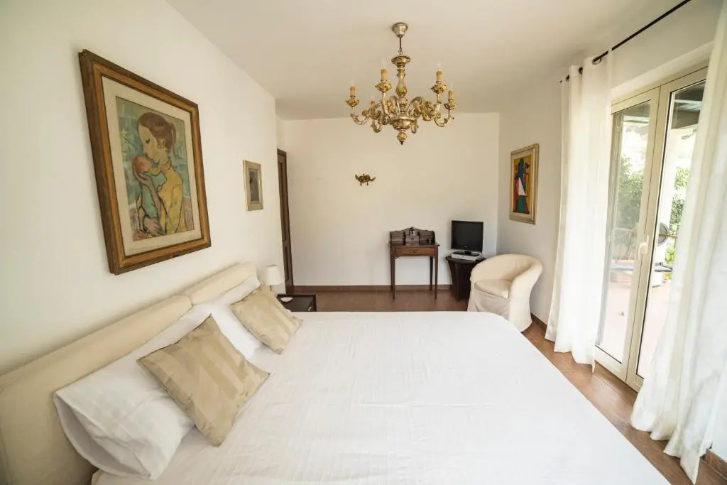 Villa Almond