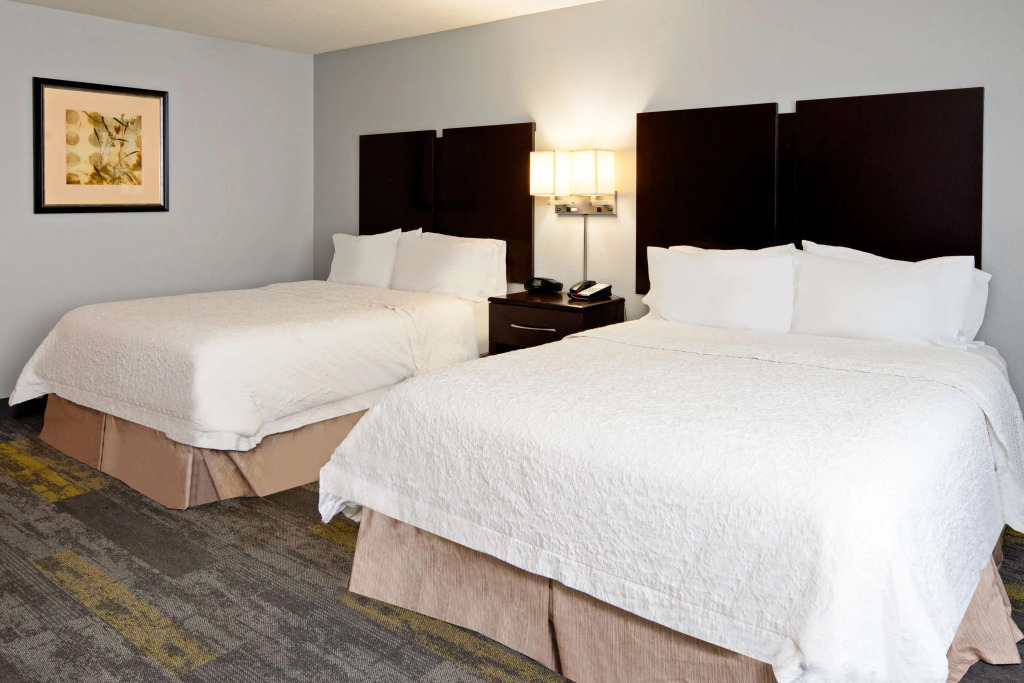 Hampton Inn and Suites Bakersfield / Highway 58