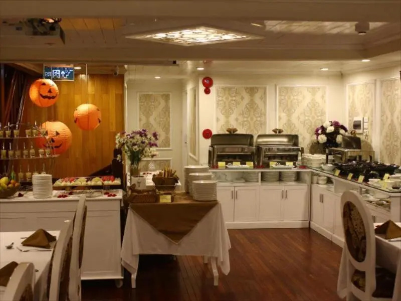 Signature Halong Cruise