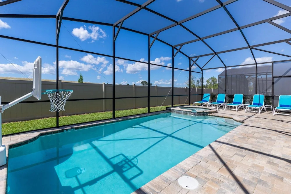 Sr019v: 8 Bed, Social Media, Minions, Pool, Shuffle Board
