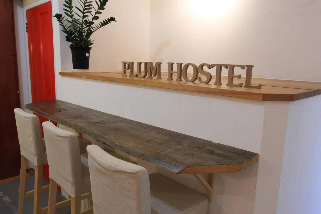 plumhostel