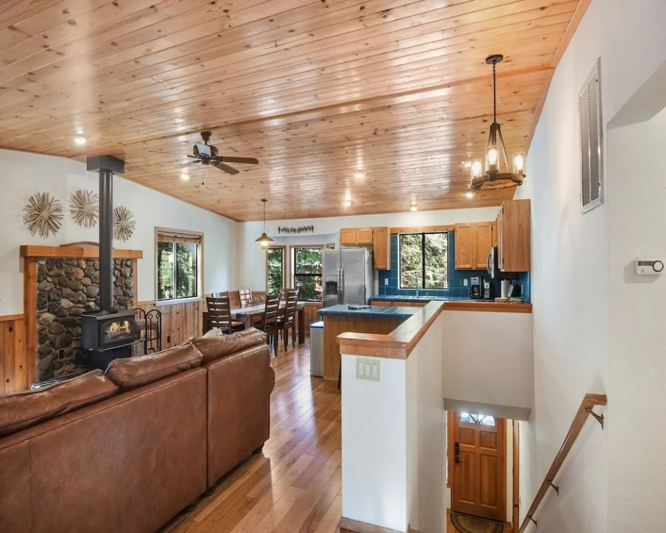 Knotty Pines Retreat