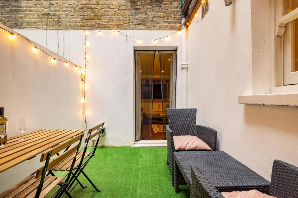 Niru 5-Star Hidden Secret on Earl's Court