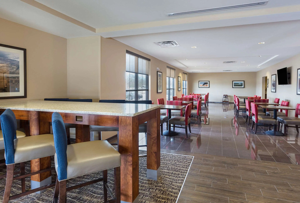 Pennant Hotel & Suites