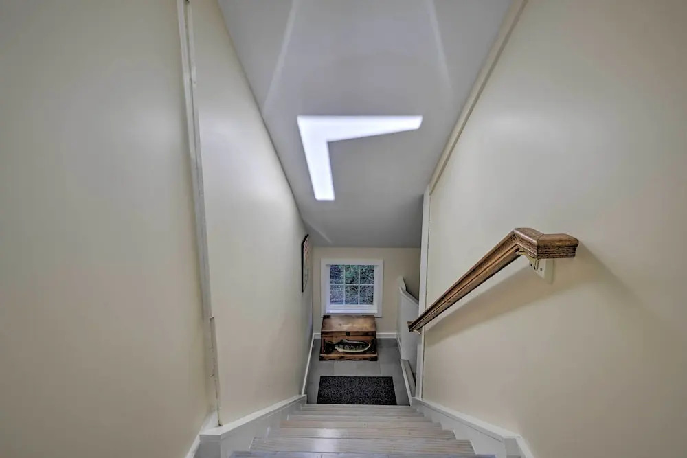 Quaint DT Greenport Apt - 2 Mi to Shelter Island!