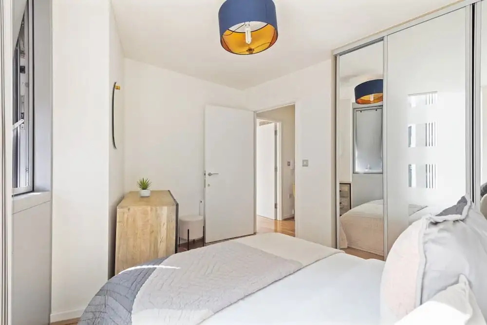 Chic 1 BDR W/balcony in Greenwich, 7mins to st