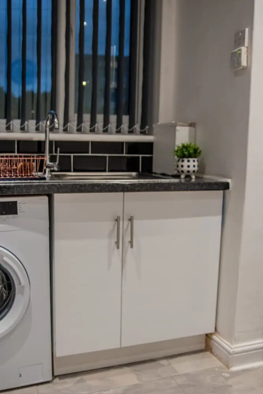 BV Comfy Spacious 3 Bedroom House At Tatton Street Manchester