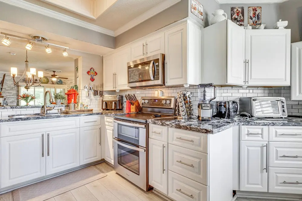 Pool Access & Patio! Palm Desert Golf Retreat