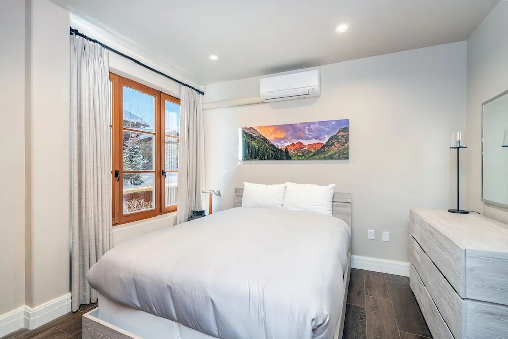 Villas at Cortina Penthouse 11 by Alpine Lodging Telluride