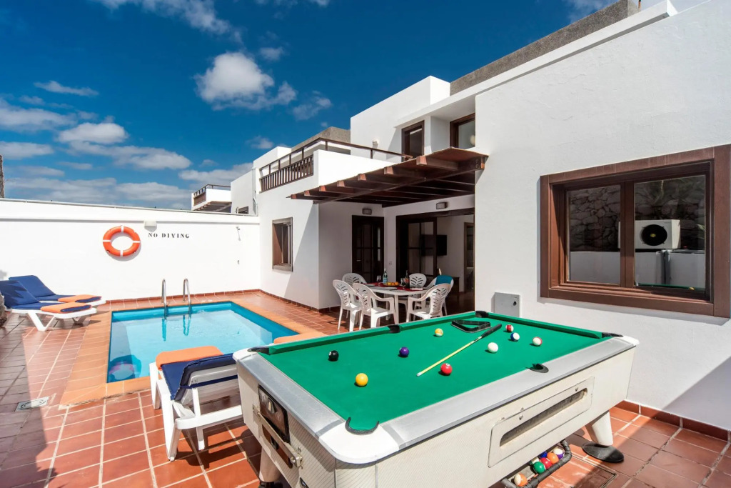 Villa Julianne 3 Heated Private Pool Walk to Beach A C Wifi Car Not Required - 2571