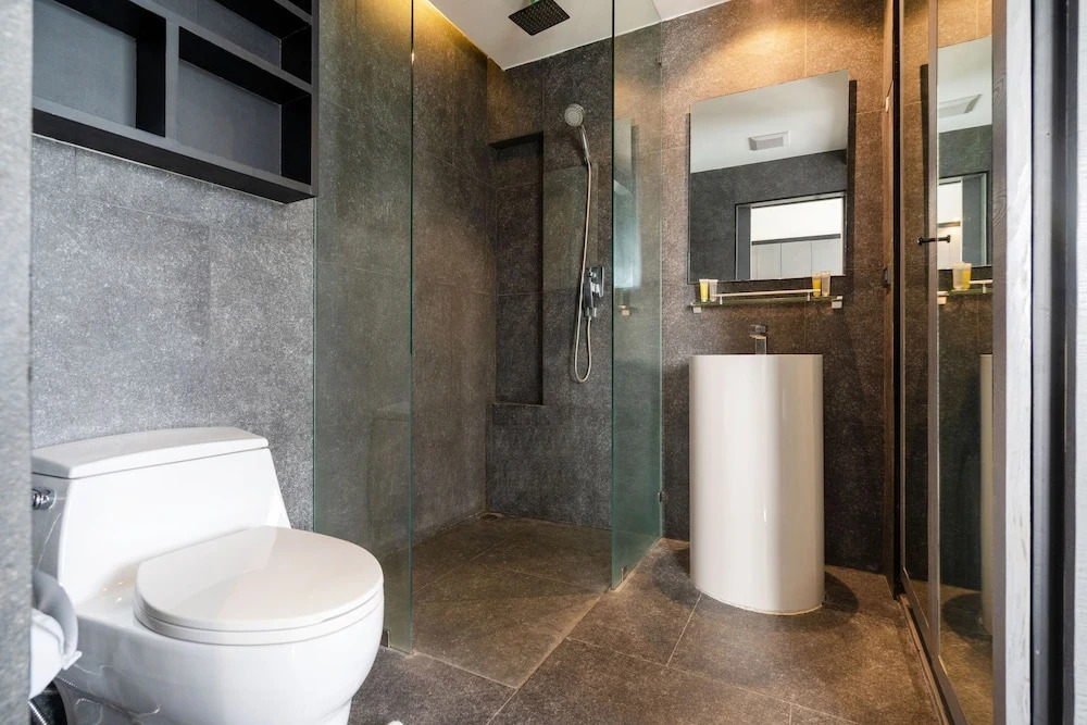 Premier Hill View Suite P708 at Citygate