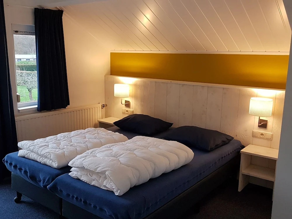 Beautiful holiday home with conservatory near the North Sea