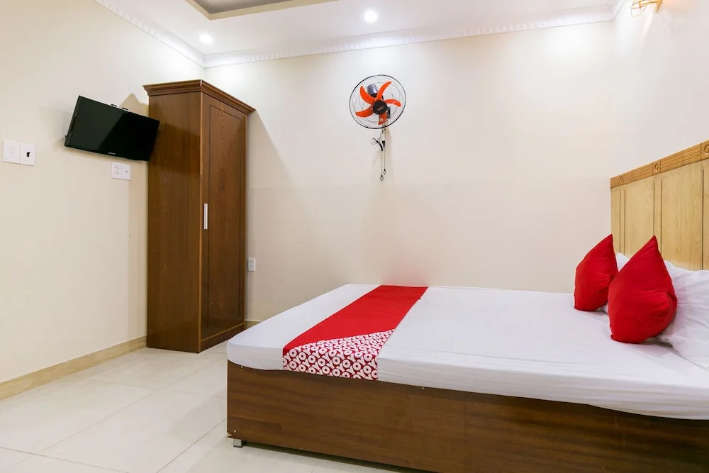 OYO 393 Xuan Thuy Hotel