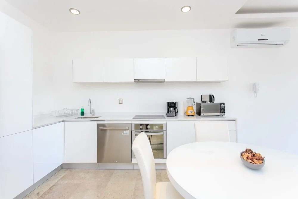 Menesse-2 Bedroom+Steps To The Ocean+Internet