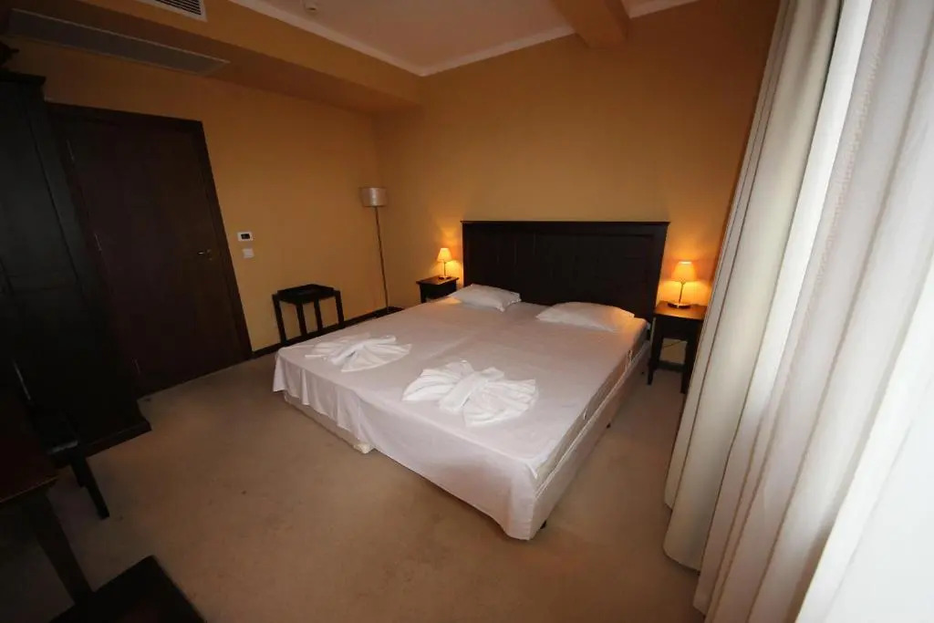Menada Apartments in Royal Beach