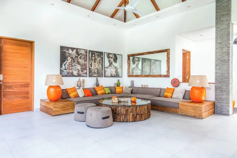 Spectacular 4BR Villa, 400m to Beachfront Elegance