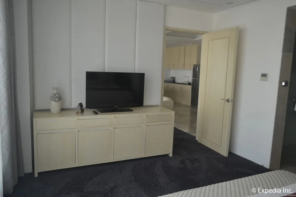 The penthouse hotel and residences