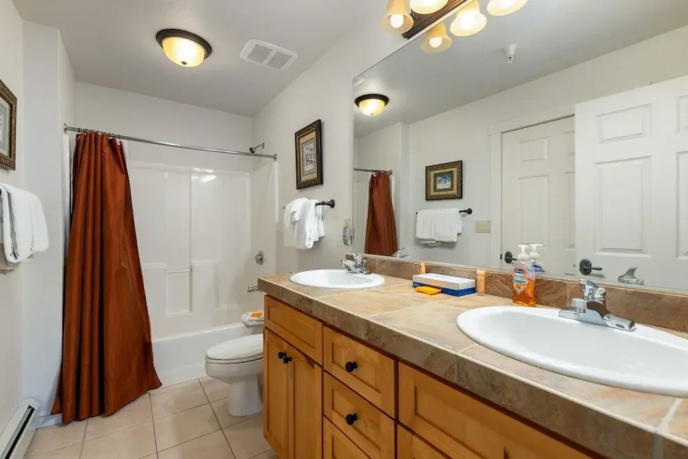 1849 The Seasons 3 Bedroom Townhouse by RedAwning