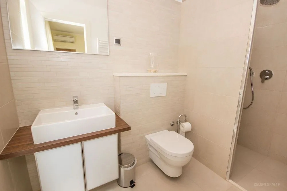 Villa Aurelia by Domus Mirus - Rooftop Cinema & Pool & 6 Minute Walk to Beach