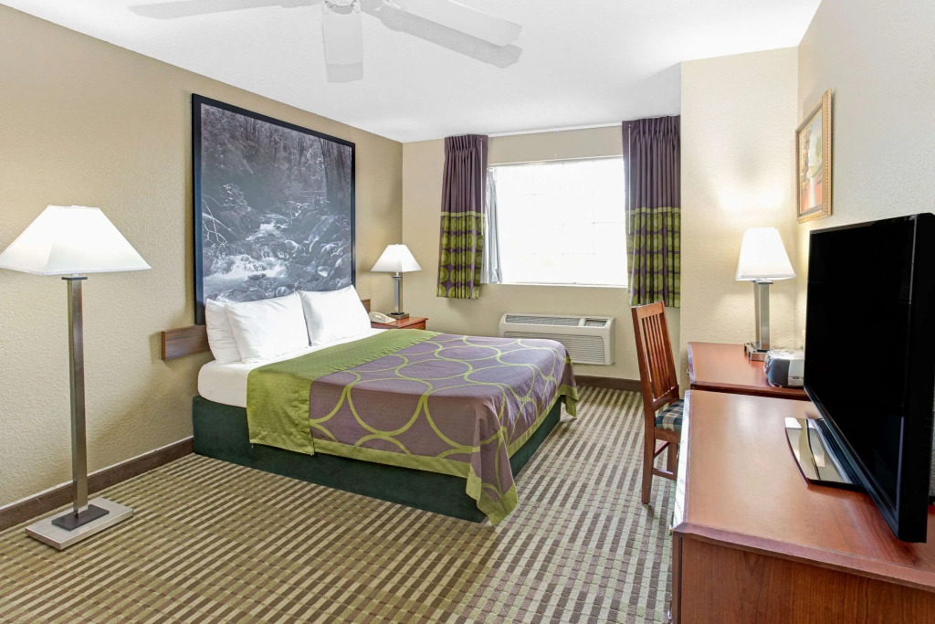 Super 8 by Wyndham Gurnee