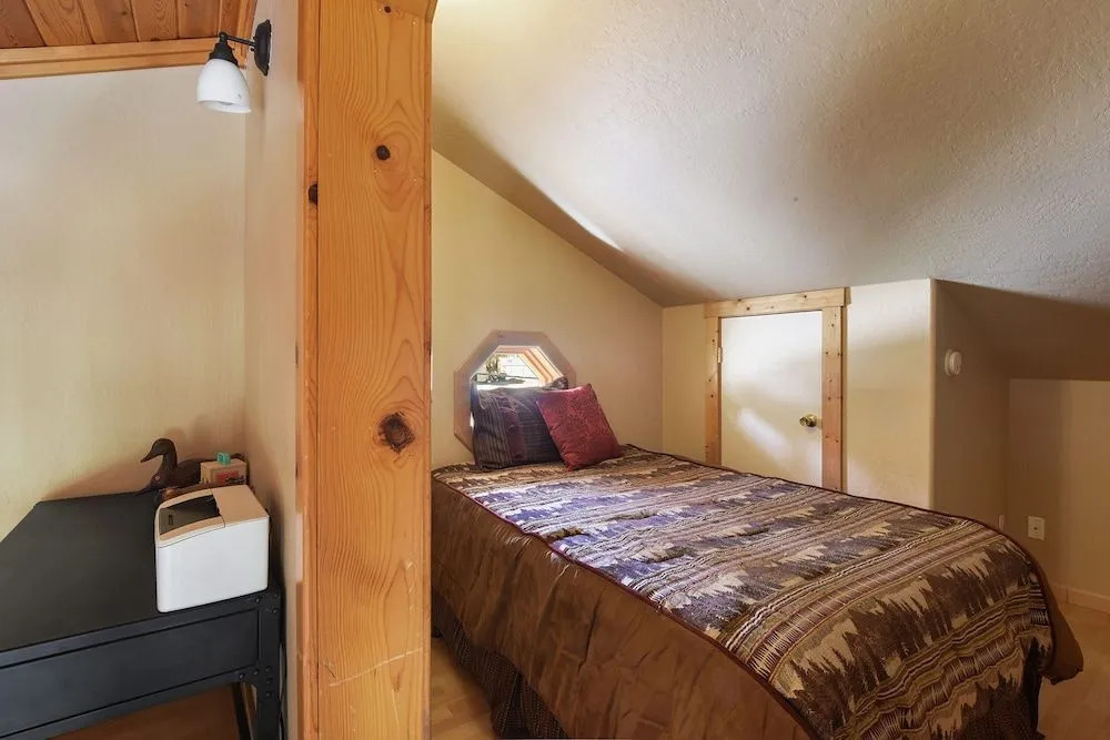 Bearfoot Lodge Near Fishing and Hiking