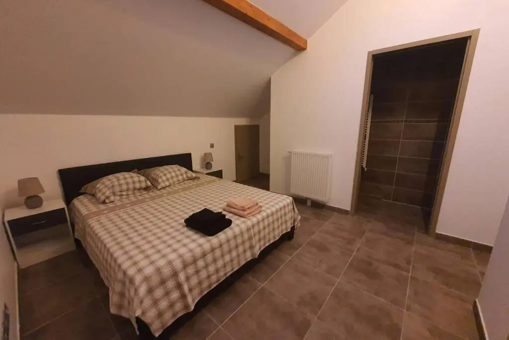 Superbe appartement T2 dans résidence neuve avec vue exceptionelle sur les montagnes, avec parking privatif.situé à proximité immédiate du centre ville de chorges.