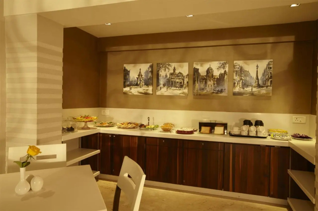 Hotel Bawa Continental Juhu Beach