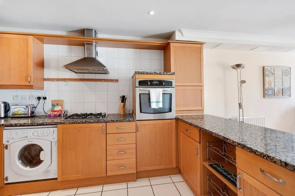 Modern 2bed, 2bath apt 1 Minute to Jubilee Line