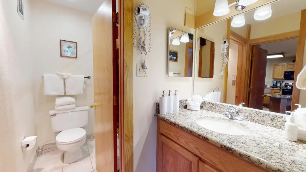 Laurelwood Condominiums Studio Premier Unit 307