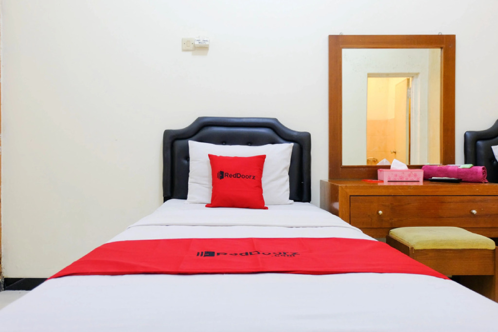 RedDoorz near Universitas Kristen Satya Wacana