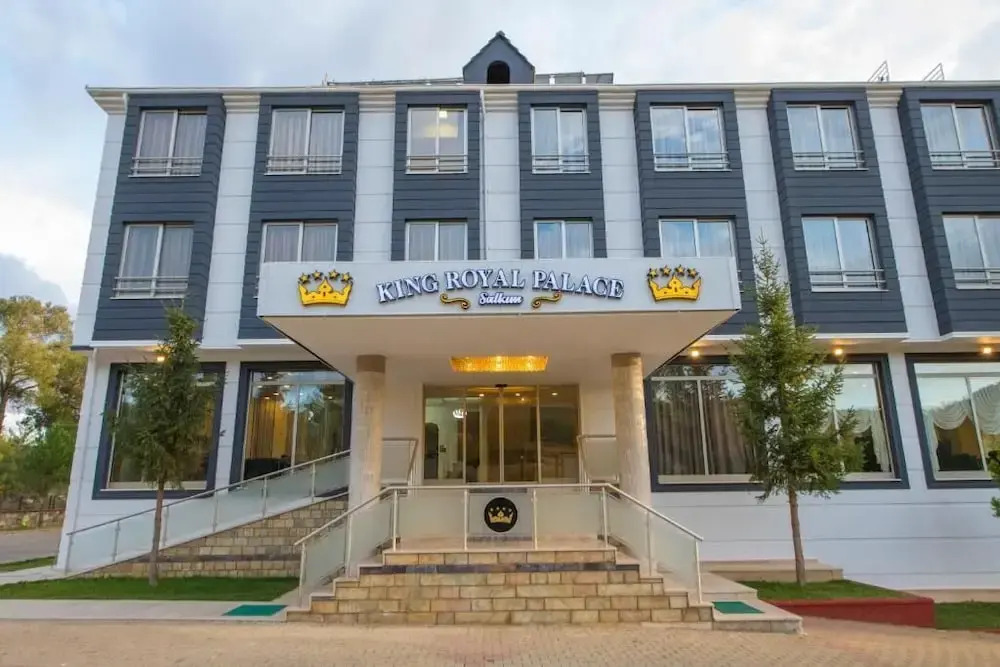 King Royal palace salkım