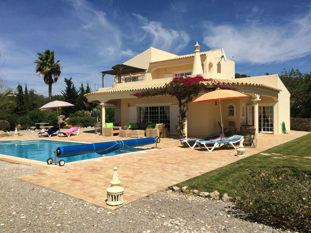Comfortable detached child-friendly villa with private pool