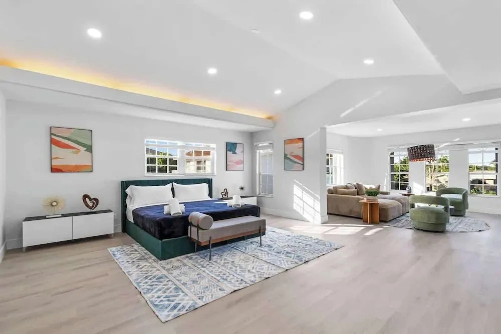 Glam Manor by Glam Homes