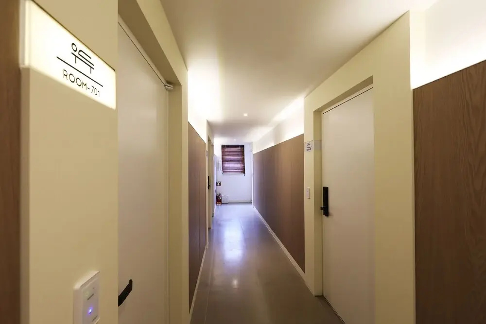 Hotel Urban Brown