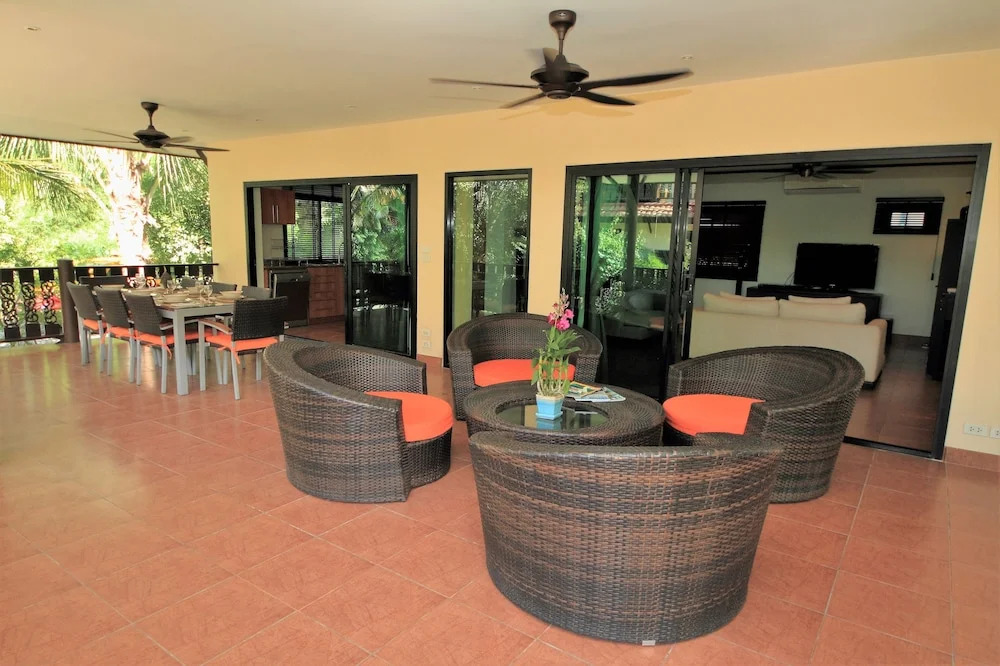 Beachfront Resort 2-bedroom Villa Palm Only 40 Meters to Beach