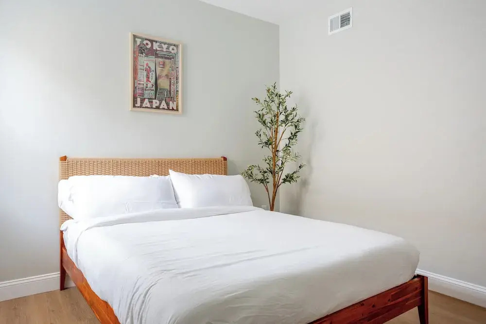 Stylish Minimalist Stay in City Center