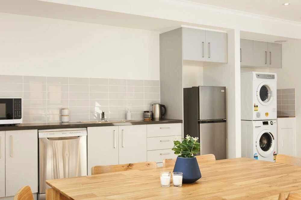 Spacious and Bright 1 Bedroom Apartment