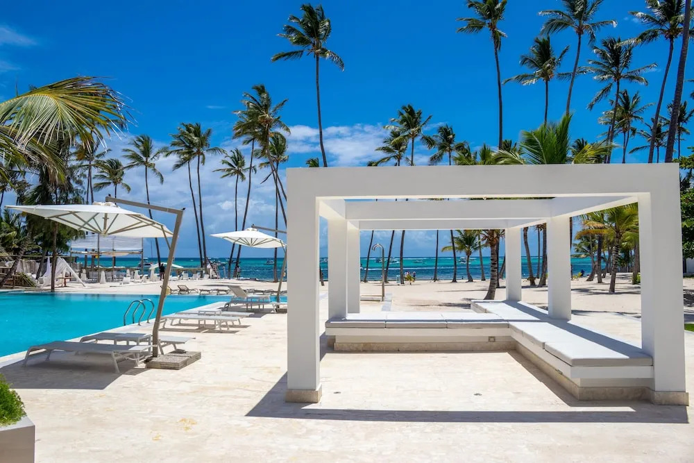 Family Getaway Apartment - On The Beach