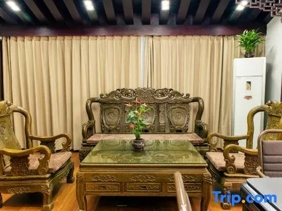 Luxi Qixi Bieyuan Homestay (Alu Ancient Cave Branch)