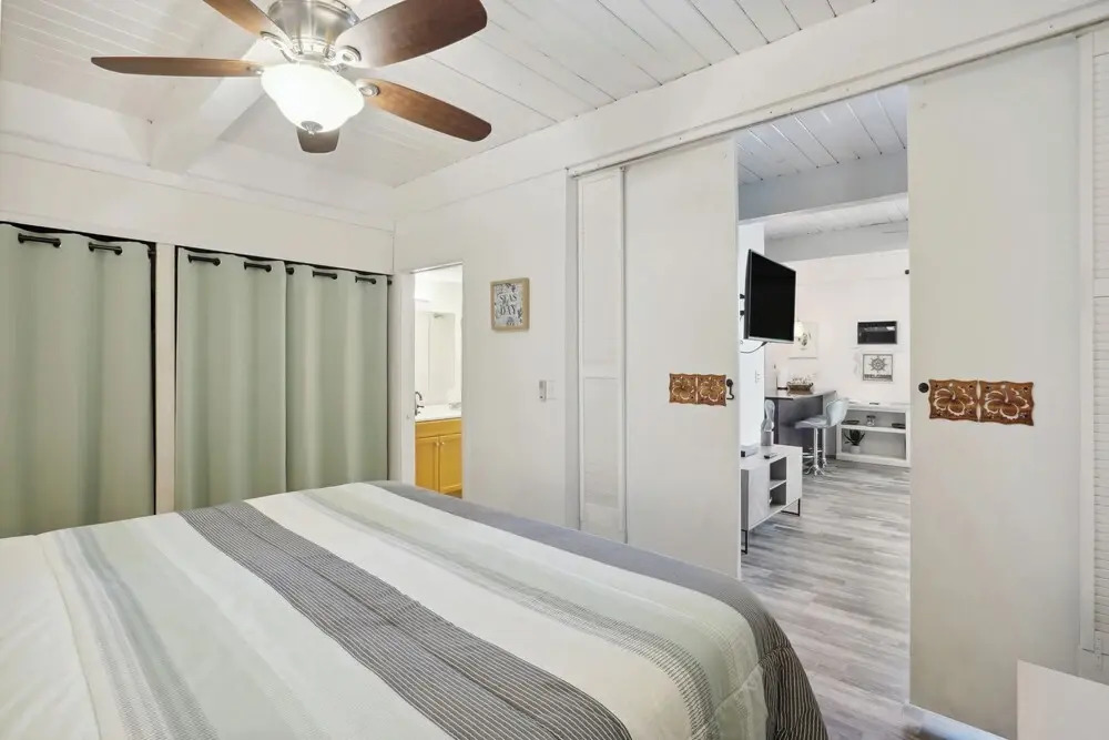 < 1 Mi to Beach + Town! Airy Kailua-kona Condo