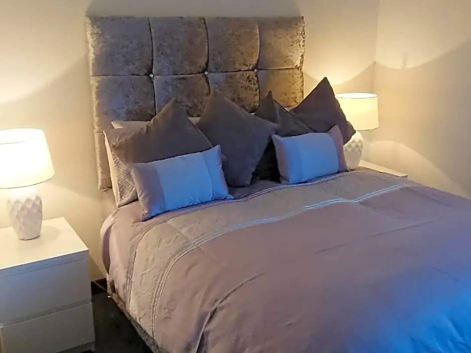 Glenfern Guest House and a separate Cottage with its own private hot tub