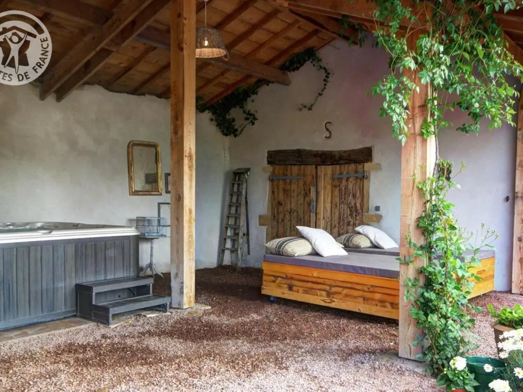 Gîte cocon avec spa et sauna à Saint-Germain-Lespinasse - FR-1-496-6