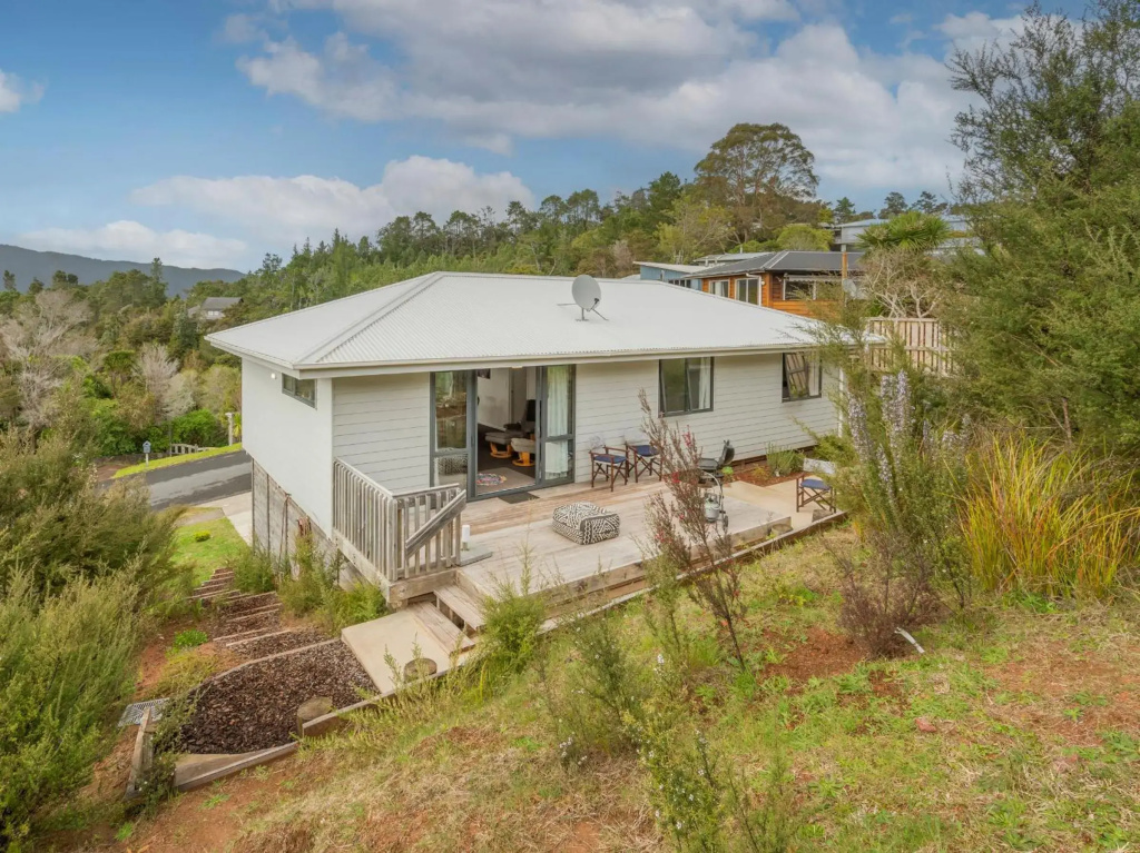 Manuka Lodge - Tairua Holiday Home