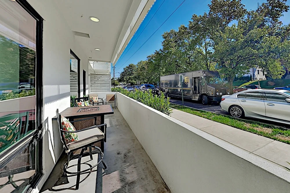 Illume Resort-style Community Gourmet Kitchen 1 Bedroom Condo