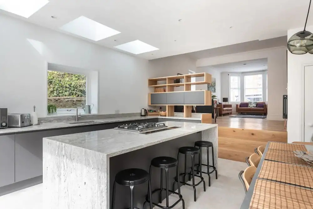 Brand New Luxurious 5 Bedroom Townhouse
