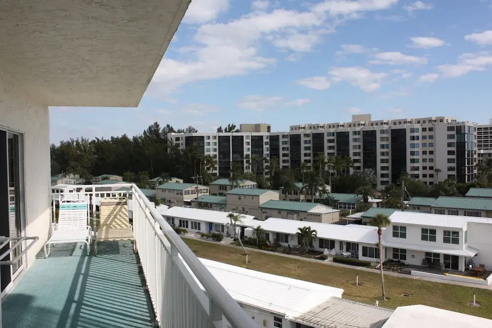 Jamaica Royale - 503 - 2 Br Condo