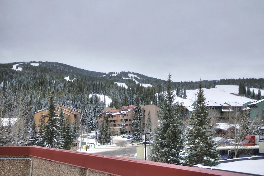 Spacious Condo in the Heart of Center Village - Pet Friendly - VS367 by Redawning