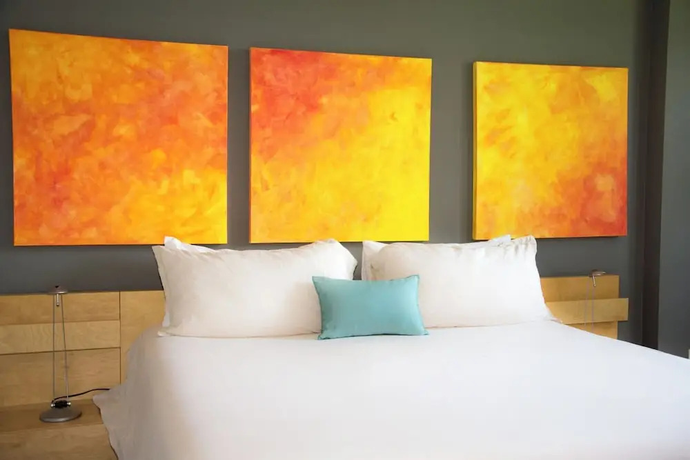 Chic Minimalist Condo with Swimming Pool, Hot Tub, and Beach Club Access