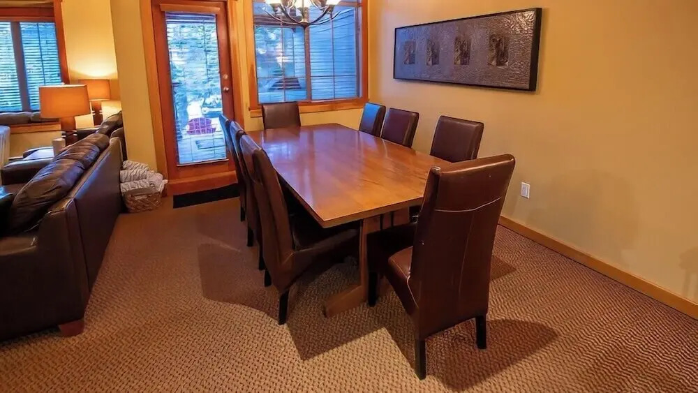Pinnacle Ridge Chalets by Fernie Lodging Co